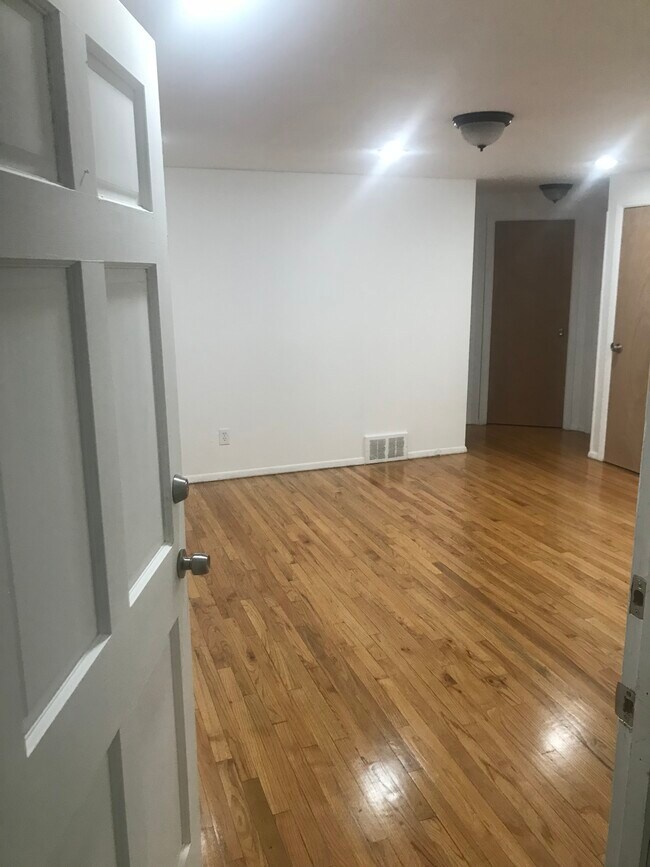 Living room - 183 Forest Rd Apartments Unit 1st fl
