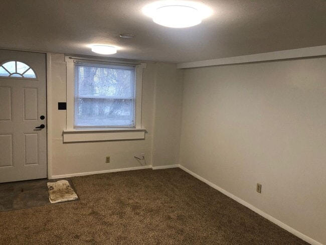 Photo - 314 W 16th St Unidad #2