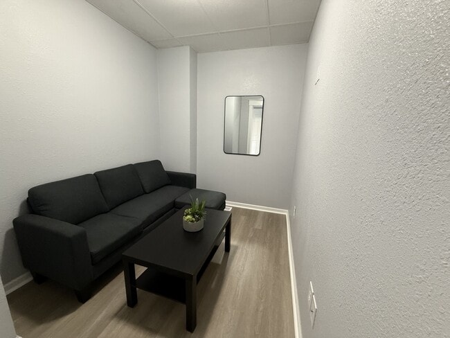 Photo - 273 S 7th St