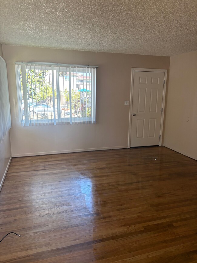 Front Room - 5141 Dailey Ct