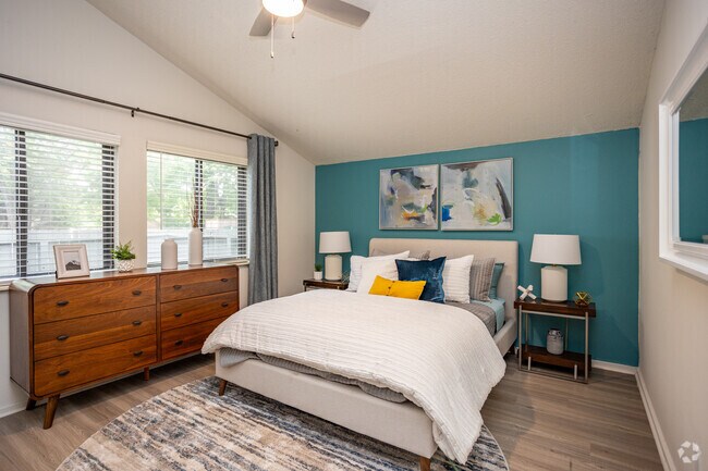 2BR, 1.5BA - 1,000SF - Primary Bedroom