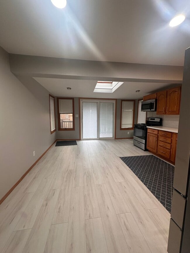 Photo - 257 Fernwood St