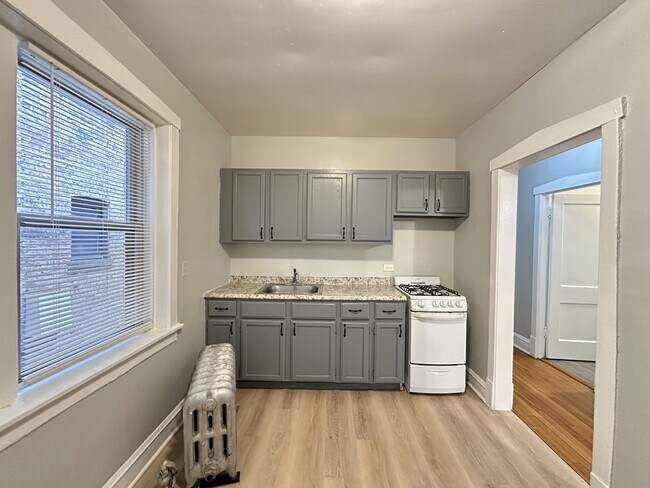 Photo - 4827 N Springfield Ave Unidad A2