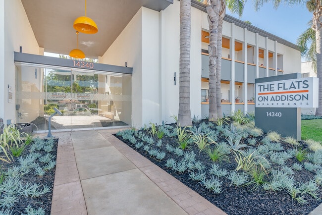 The Flats on Addison - The Flats on Addison Apartments