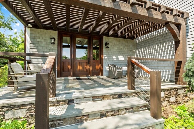 Photo - 16 Old Field Woods Rd