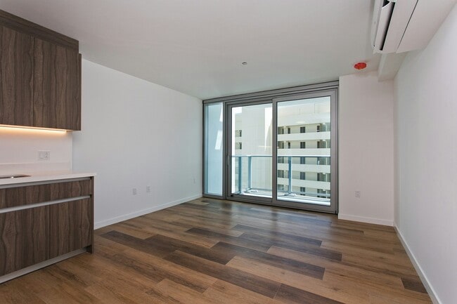 Building Photo - 1500 Rycroft St Unit 1009