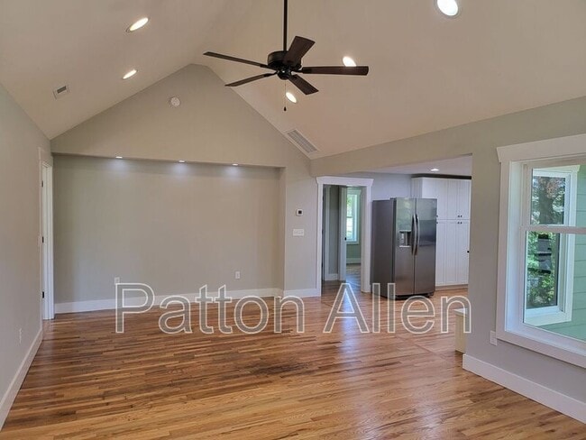 Photo - 295 School Rd E