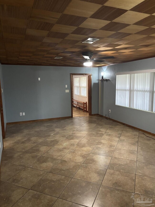 Photo - 425 Rentz Ave