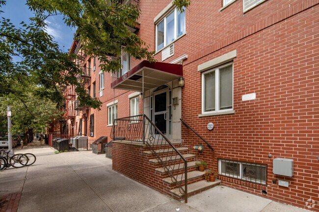 Photo - 567 Warren Street