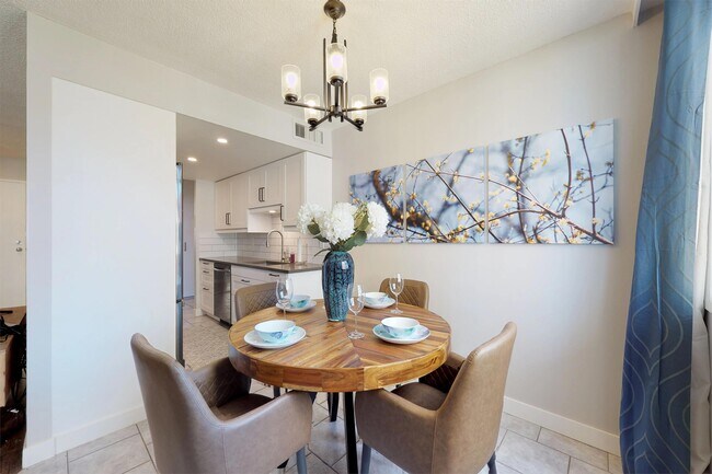 Photo - 9903-1104 104 Street NW