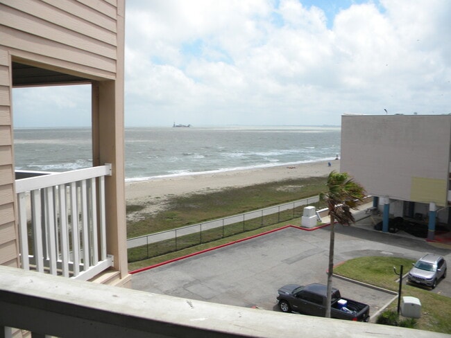 Photo - 3938 Surfside Blvd