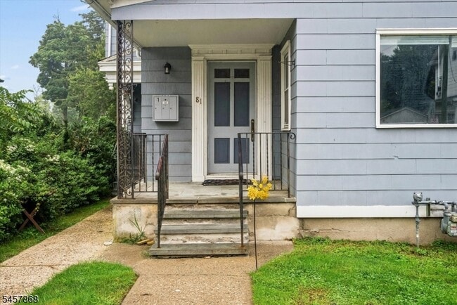 81 Main St
