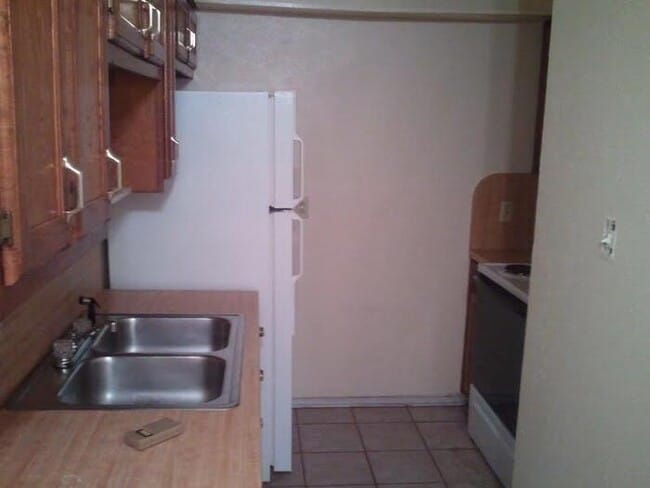 Pet Friendly 2 Bed, 2 Bath Brick Duplex : Easy to Qualify, Quiet Cul-de-Sac Location