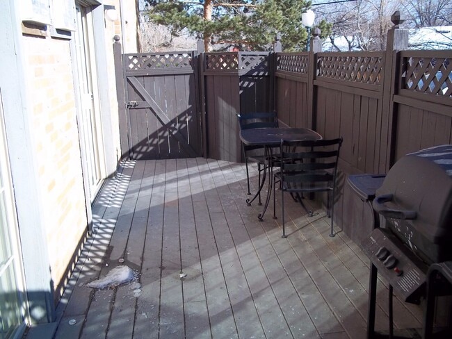 Photo - Month-to-Month ROOM w/ PRIVATE BATH in Sou... Unit 680-112 b