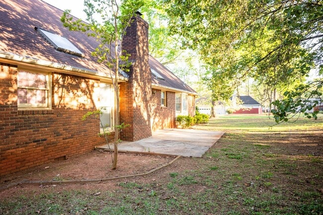 Photo - 3301 Sams Way SE