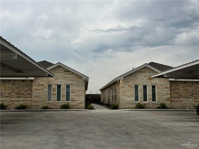 Photo - 4902 N Hiawatha Dr Apartment Unit 4