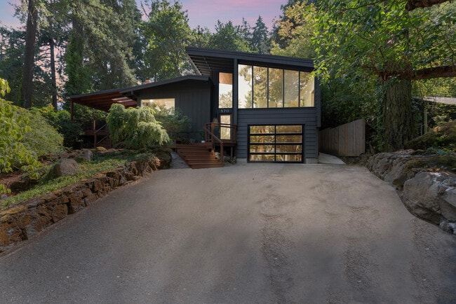 Building Photo - 570 Middlecrest Rd Rental