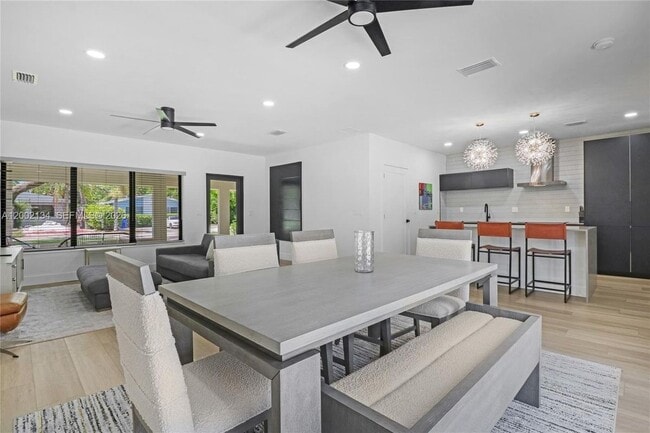 Photo - 811 NE 17th Ct