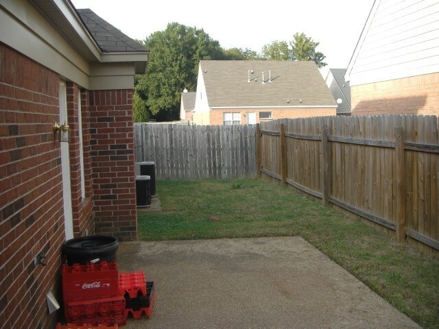 Building Photo - Under Repair!!