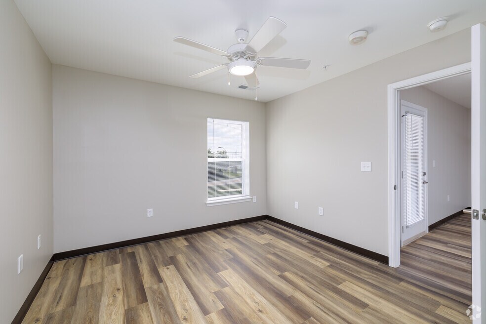 3BD, 2BA - 1,147SF - Primary Bedroom