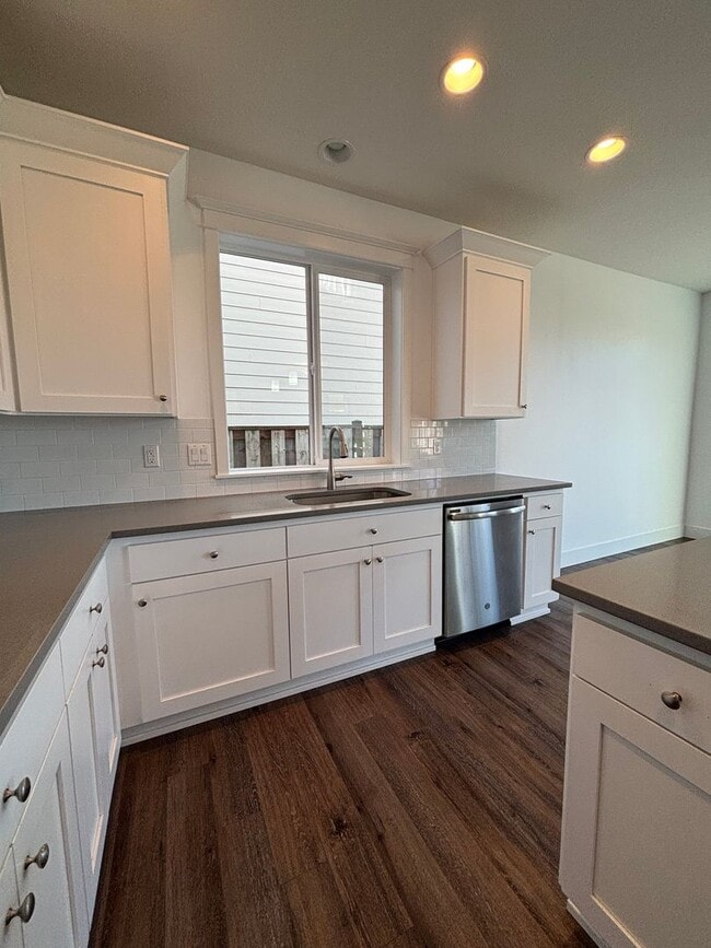 Photo - 2 Story Home in the Desirable Columbia Est...