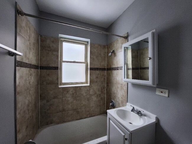 Photo - 5911 W Huron St Unidad 2