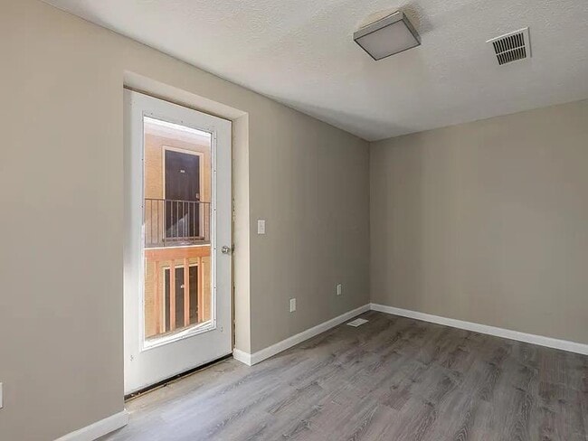 Photo - 87 W 9th Ave