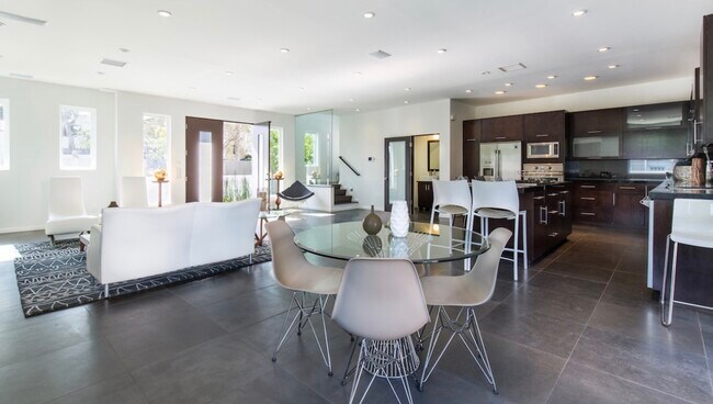 Photo - 1336 N Fairfax Ave Townhome