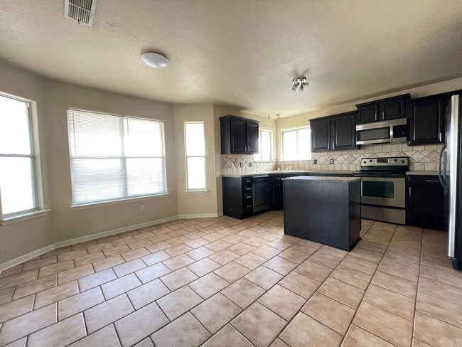 6100 Alexus Dr