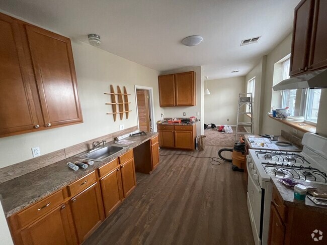 Building Photo - 357 Grove St Unit 2nd floor Rental