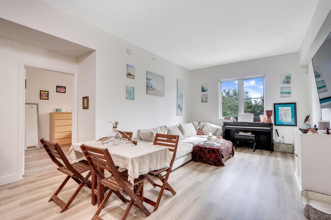 Photo - 1155 Main St Unidad 216