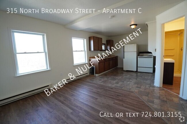 Building Photo - Studio/1 bedroom, 1 bathroom second floor ... Unit Apartment C