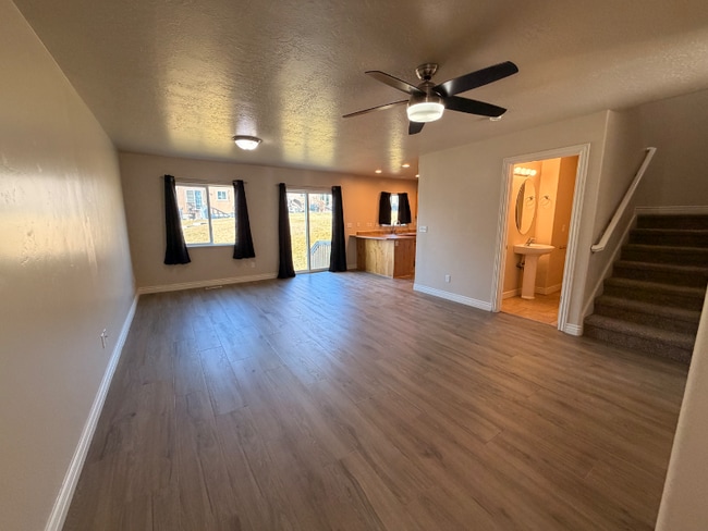 Photo - 1987 Churchill Dr