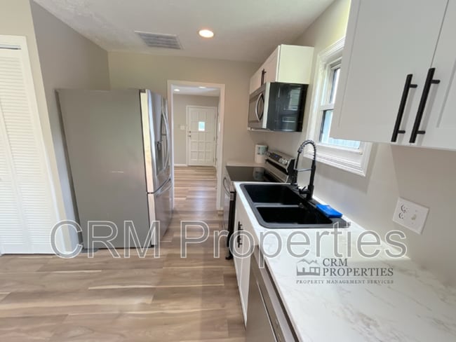 Photo - 521 Arthur Dr