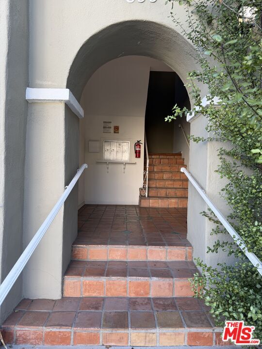 855 S Shenandoah St Unidad 2
