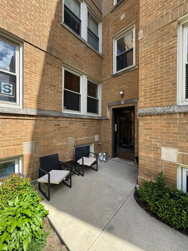 Photo - 1930 W Addison St Unit 3S
