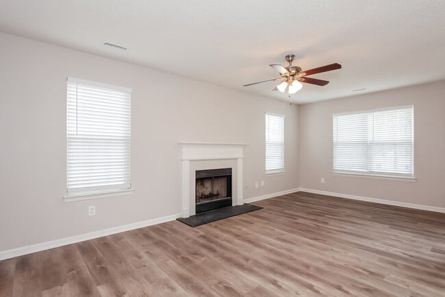 Photo - 905 Grassy Patch Ln