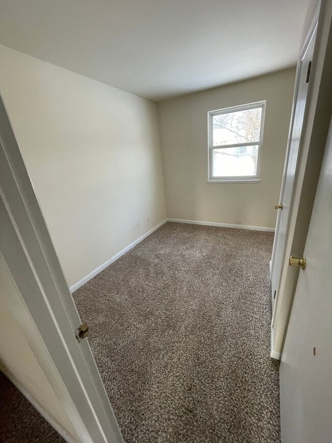 Photo - 3 Bed 2 Bath Townhouse in Manchester