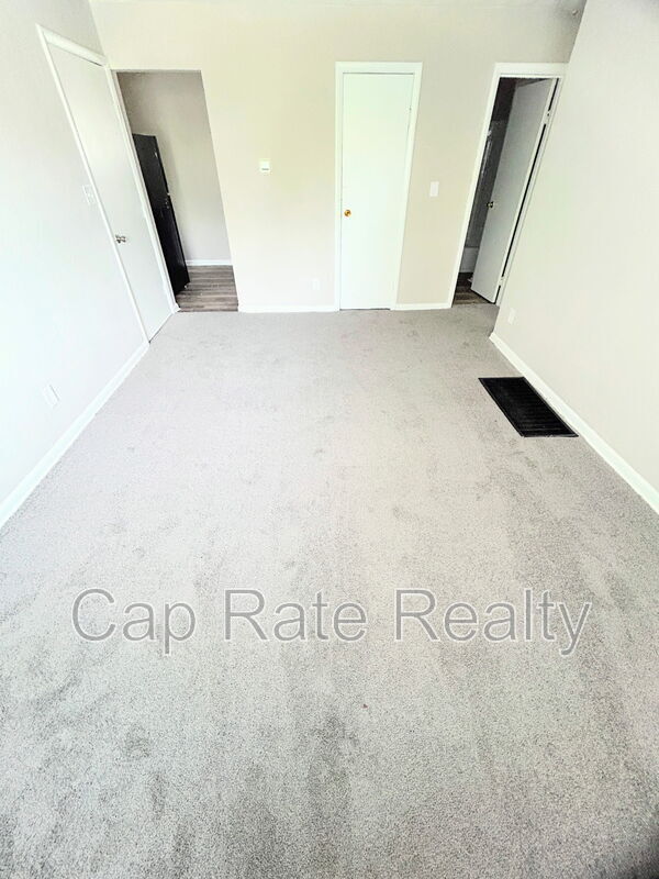 Photo - 981 E 13th Ave