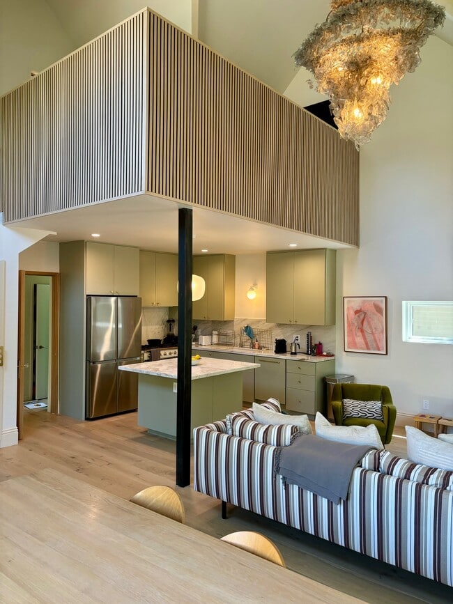 Photo - 1000 Myra Ave