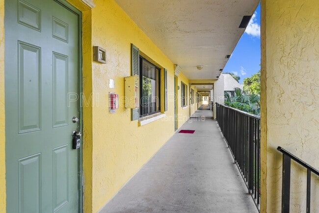 Photo - 712 Meadows Cir