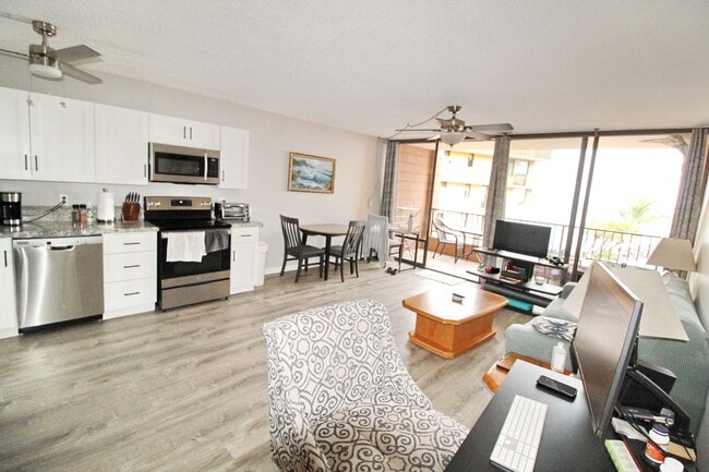Photo - Maalaea Yacht Marina - 3rd Floor right on ... Unit #303