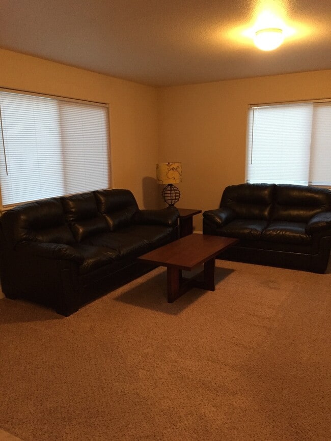 Photo - 3 BEDROOM, 2.5 BATHROOM SADDLE RIDGE TWIN HOME WITH 2 CAR ATTACHED GARAGE