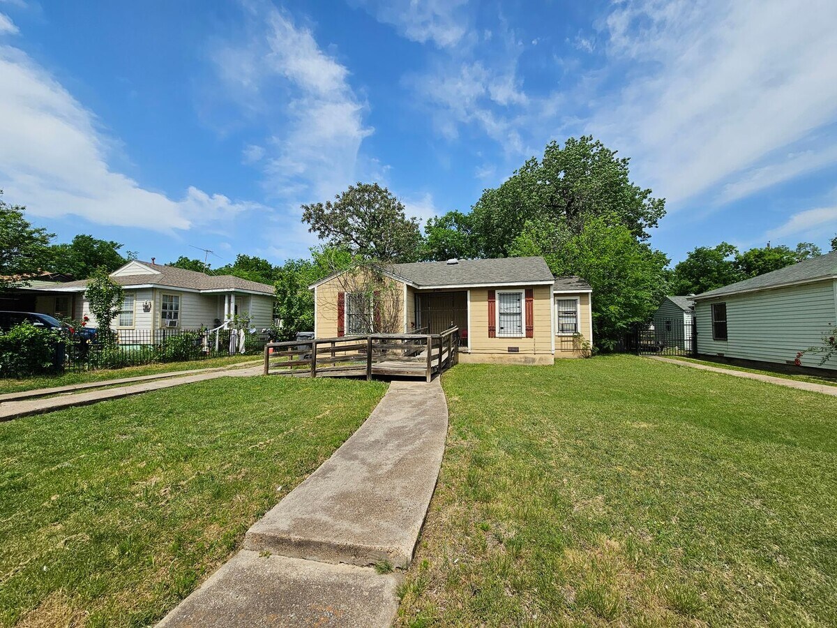 INVESTOR SPECIAL – PRIME LOCATION! FOR SAL... - INVESTOR SPECIAL – PRIME LOCATION! FOR SAL... House
