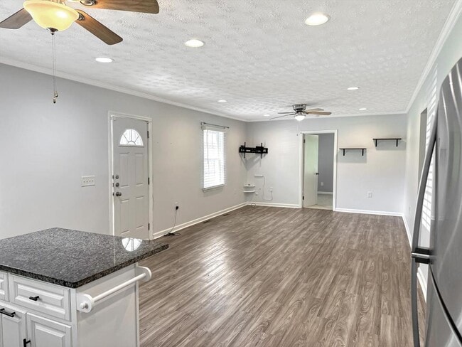 Photo - 709 Veterans Dr