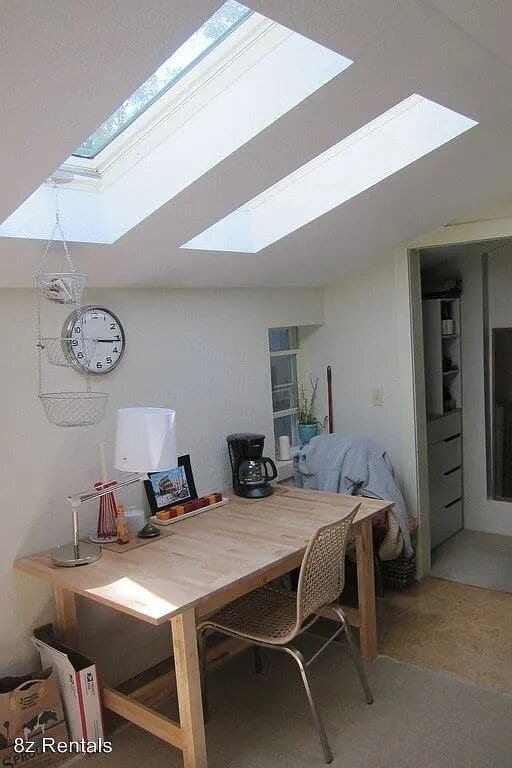 Photo - Charming Studio Furnished Unit - Cozy 400 Sq Ft Home with Full Bath!" Unidad B