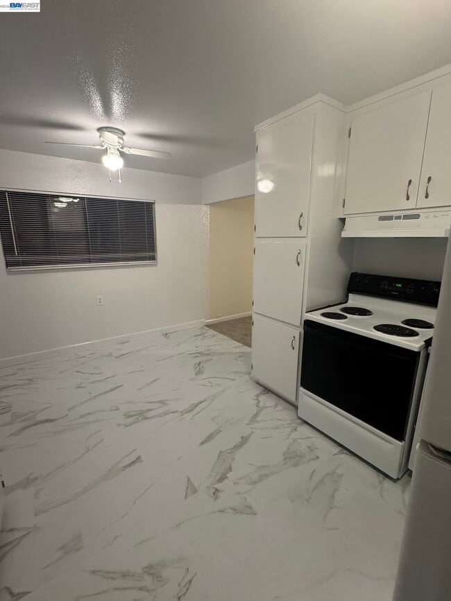 Photo - 416 Grove Way
