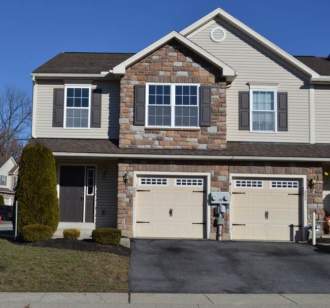 Spacious Townhome with 1-Car Garage & Pet-... - Spacious Townhome with 1-Car Garage & Pet-...