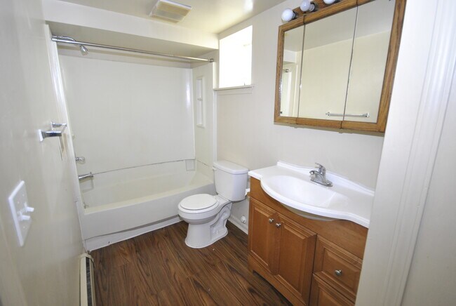 Photo - 558 S 5th Ave