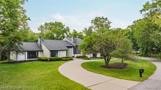 3332 Barlyn Ln